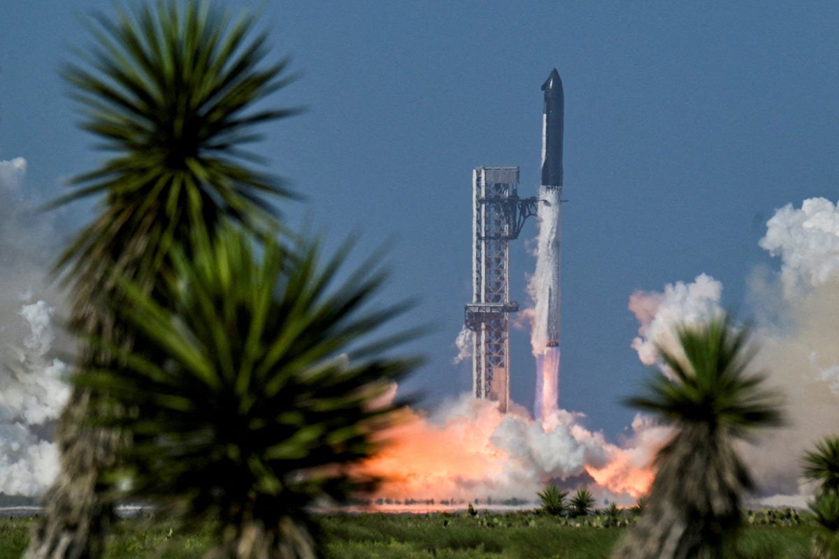 SpaceX-ի բաժնետերերը հարցրել են՝ կարելի՞ է արդյոք հրթիռները վարդագույն ներկել և անունները փոխել